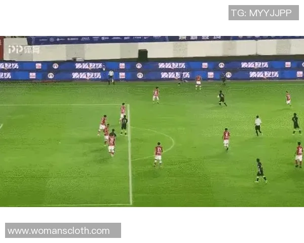 中超激战：多特蒙德险胜曼联乌龙球成比赛转折点引发热议